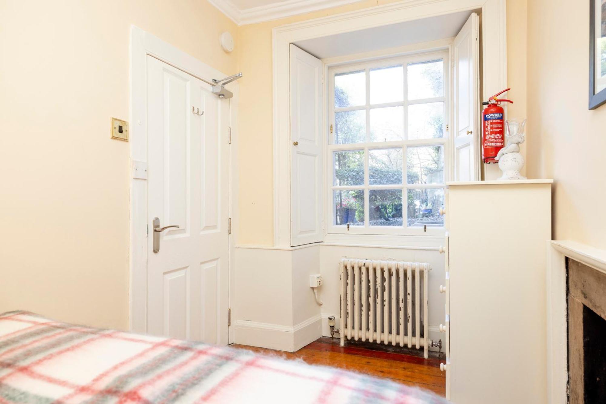 Joivy Beautiful Apartment, Private Garden, Calton Hill EDI Exterior foto